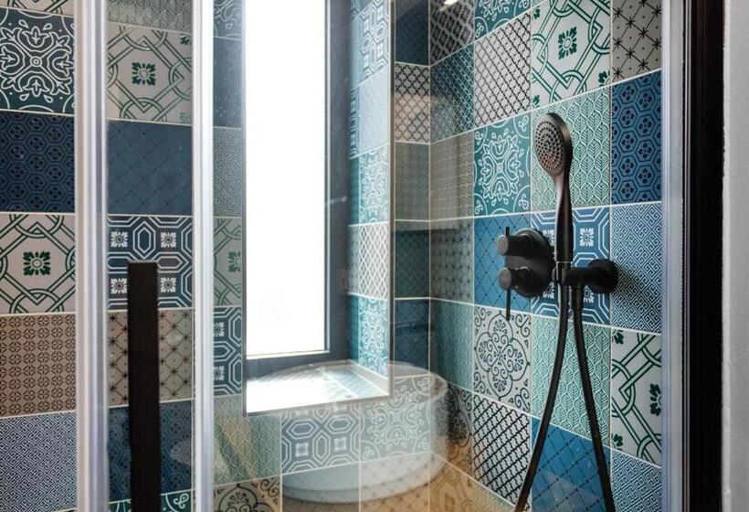 Номер Deluxe, Double D House