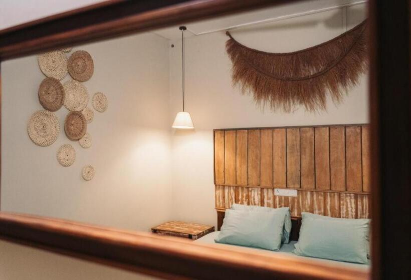 غرفة قياسية مطلّة علي البحر, Point Break Varkala