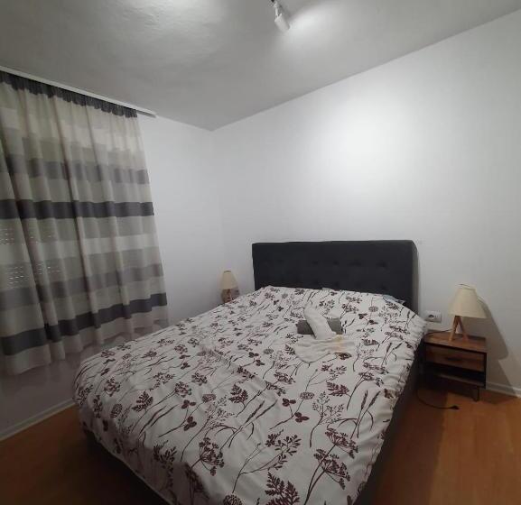 标准间, Budget Retreat Tirana & Studios