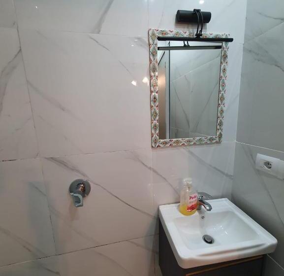 标准间, Budget Retreat Tirana & Studios