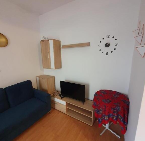 豪华房间, Budget Retreat Tirana & Studios