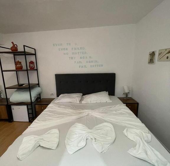 이코노미 룸, Budget Retreat Tirana & Studios