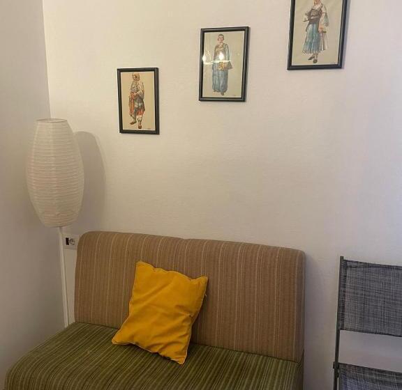 经济房, Budget Retreat Tirana & Studios