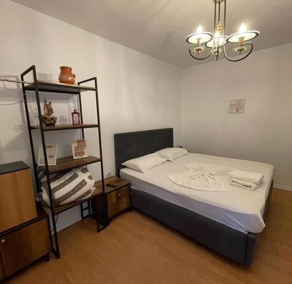 이코노미 룸, Budget Retreat Tirana & Studios
