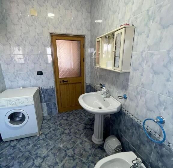 带阳台的豪华间, Budget Retreat Tirana & Studios