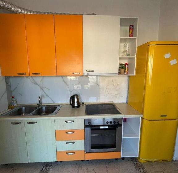 带阳台的豪华间, Budget Retreat Tirana & Studios