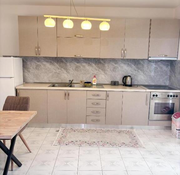 带1个卧室的公寓, Budget Retreat Tirana & Studios