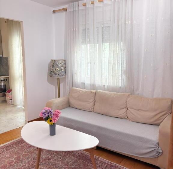 带1个卧室的公寓, Budget Retreat Tirana & Studios