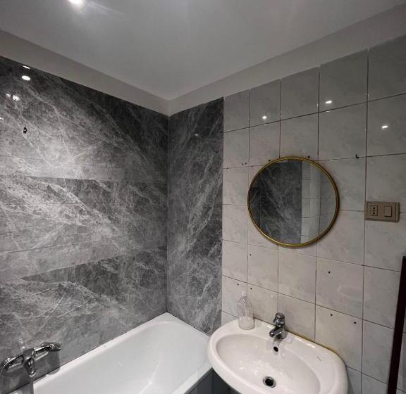 带1个卧室的豪华公寓, Budget Retreat Tirana & Studios