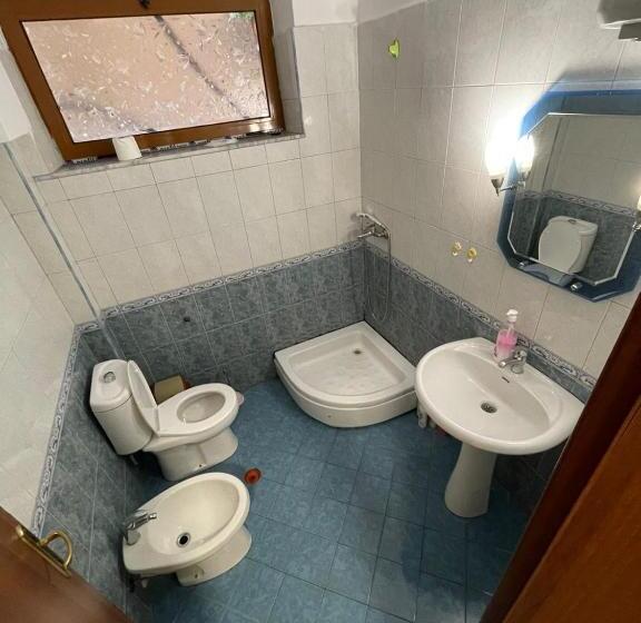 带1个卧室的带阳台的公寓, Budget Retreat Tirana & Studios