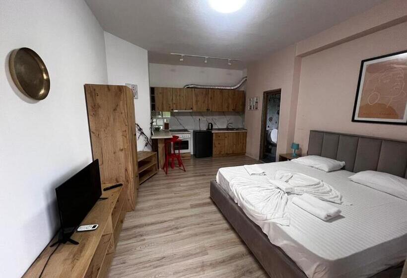 经济房, Budget Retreat Tirana & Studios