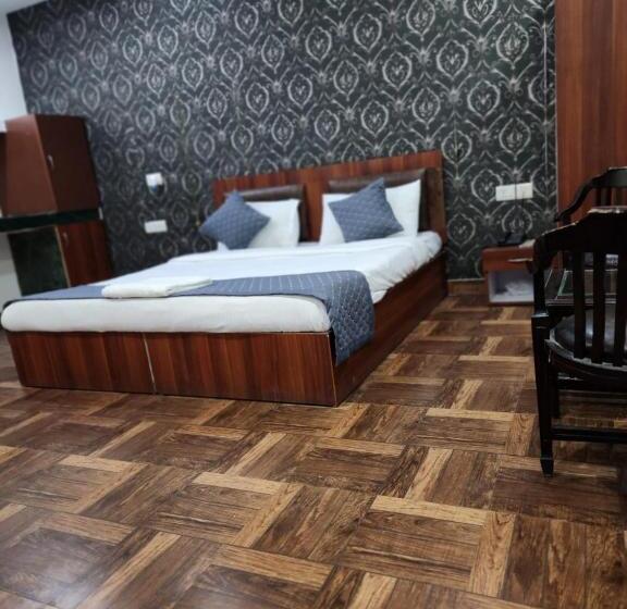 اتاق استاندارد با تخت بزرگ, Iby