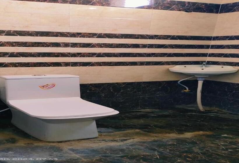 غرفة كلاسيكية ثلاثية, Nidhivan Guest House