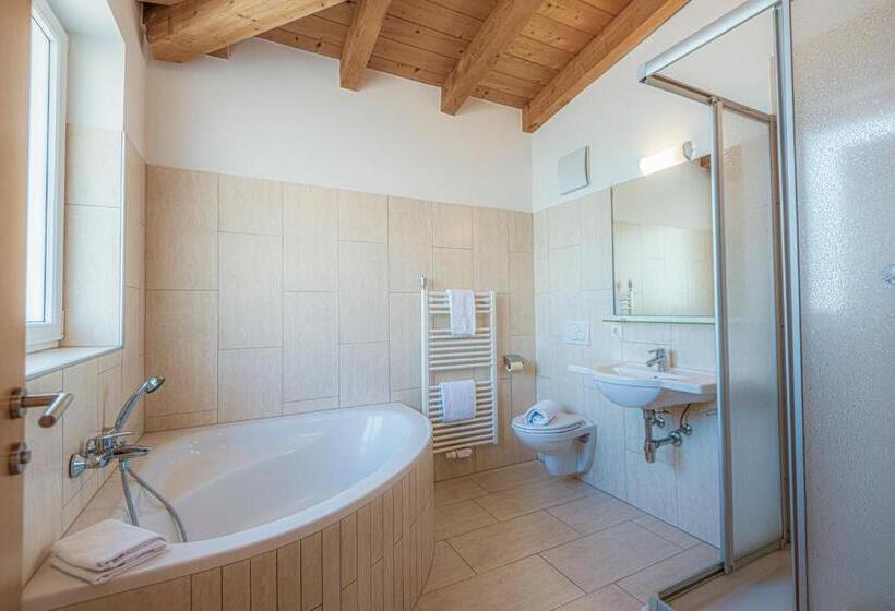 ペントハウスルーム, Panorama Spa Lodges Das.schiller