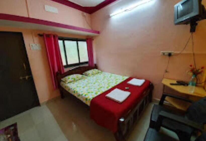 חדר משפחתי, Serina House Malvan