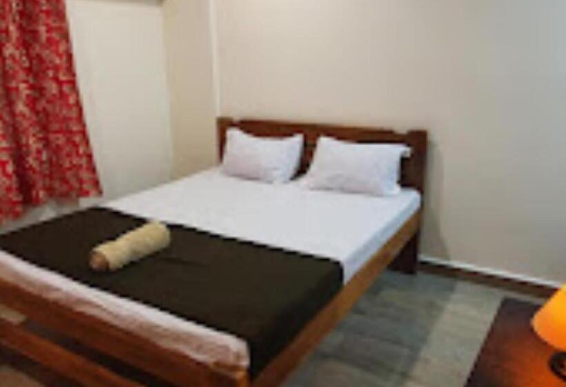 חדר משפחתי, Serina House Malvan