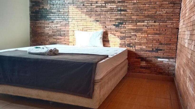 חדר משפחתי, Sun Garden