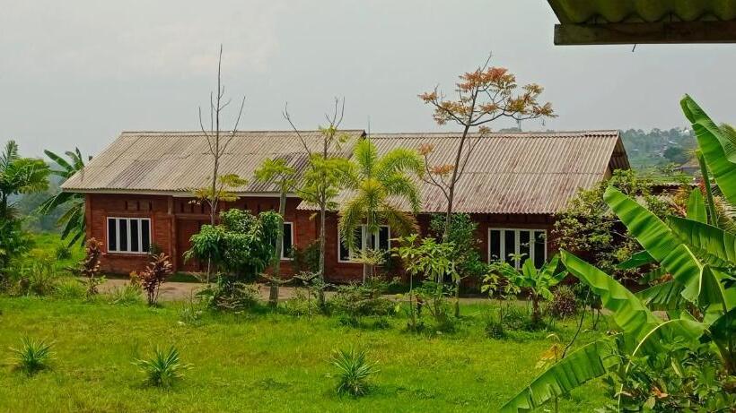 חדר משפחתי, Sun Garden