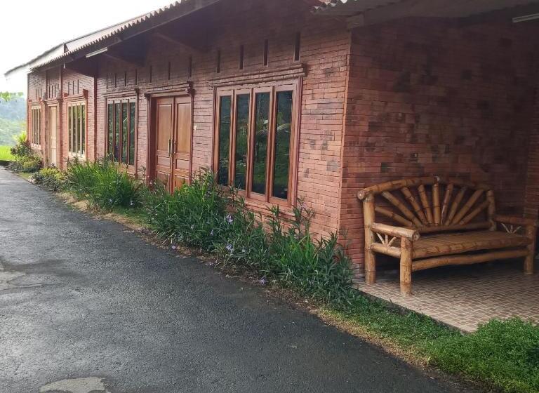 חדר משפחתי, Sun Garden