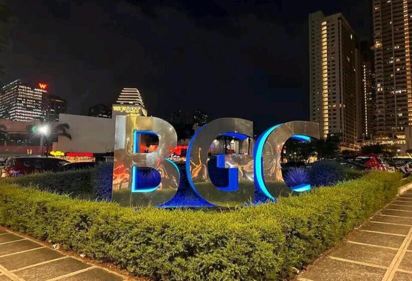 דירת חדר נוף לבריכה, L1 Twin Bed Staycation In Bonifacio Global City 5