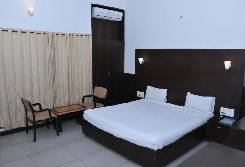 חדר משפחתי, Dhanya Palace By Corporate Hotelz