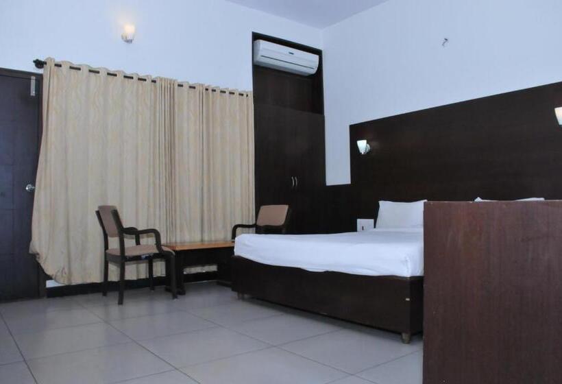 חדר משפחתי, Dhanya Palace By Corporate Hotelz