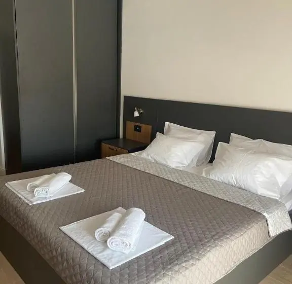 اتاق استاندارد با چشم‌انداز استخر, Elia Hotel Residence
