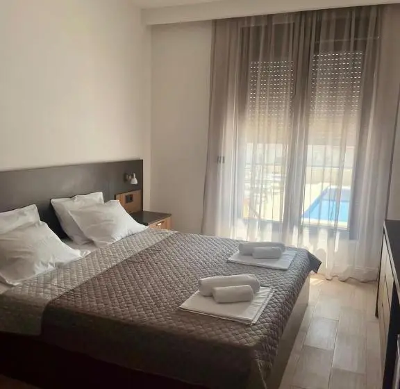 اتاق استاندارد با چشم‌انداز استخر, Elia Hotel Residence