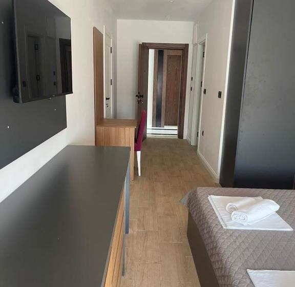 اتاق استاندارد با چشمانداز استخر, Elia Hotel Residence