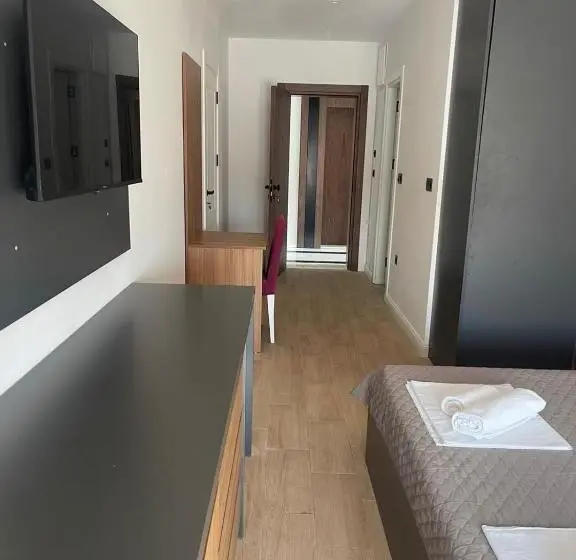 اتاق استاندارد با چشم‌انداز استخر, Elia Hotel Residence