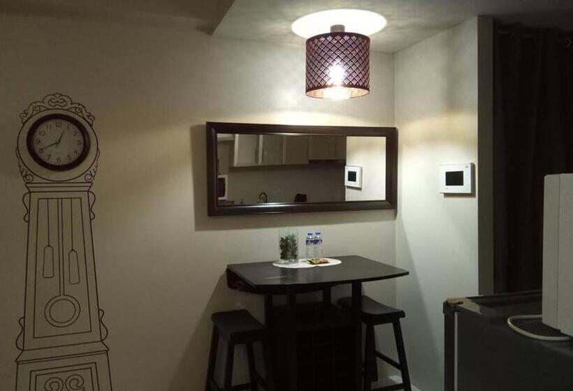 إستديو قياسى مطل على حمام السباحة, H&m One Palmtree Villas