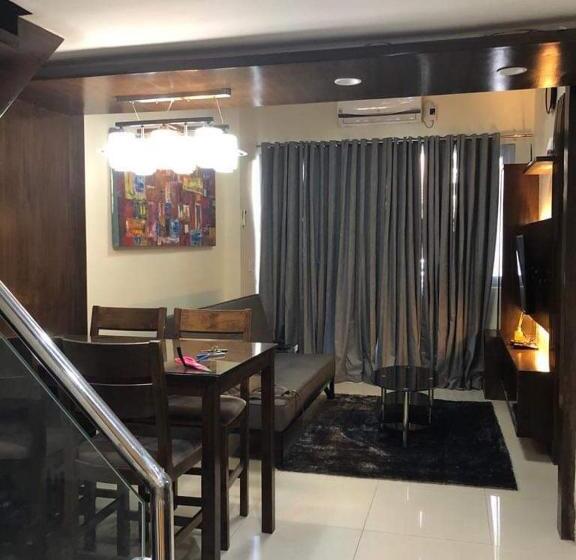 غرفة عائلية, H&m One Palmtree Villas