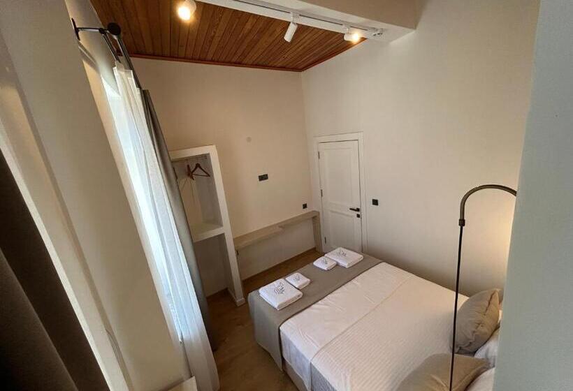 エコノミールーム, La Luna Nueva