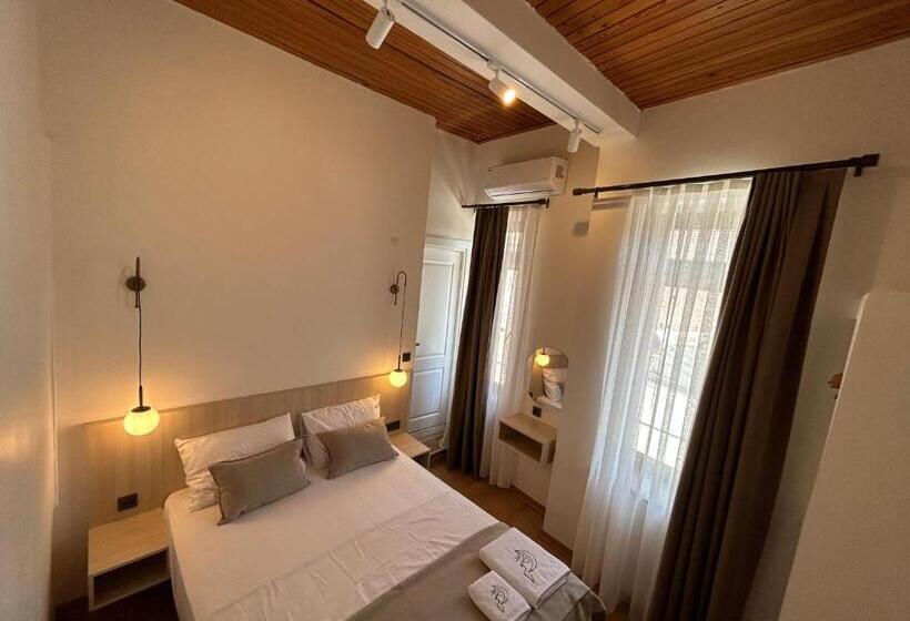 エコノミールーム, La Luna Nueva