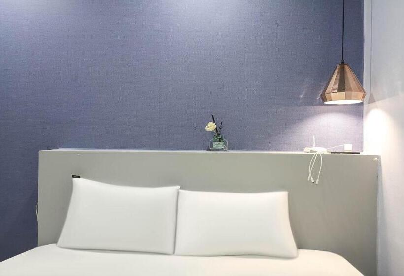 Habitació Estàndard, Stay Q