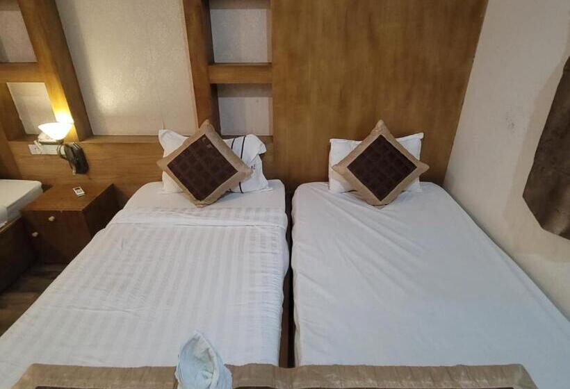 Трехместный Номер Deluxe, Sunrise East 2