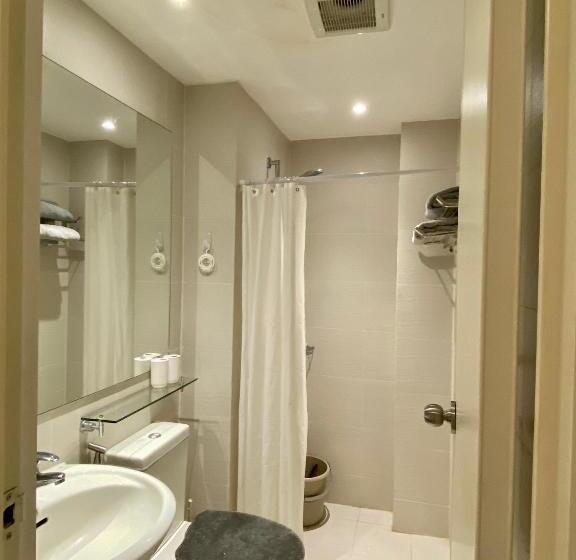 استودیو استاندارد با بالکن, 1 Bedroom Unit With Massage Chair, Karaoke, Smart Tv At Azure Urban Resort