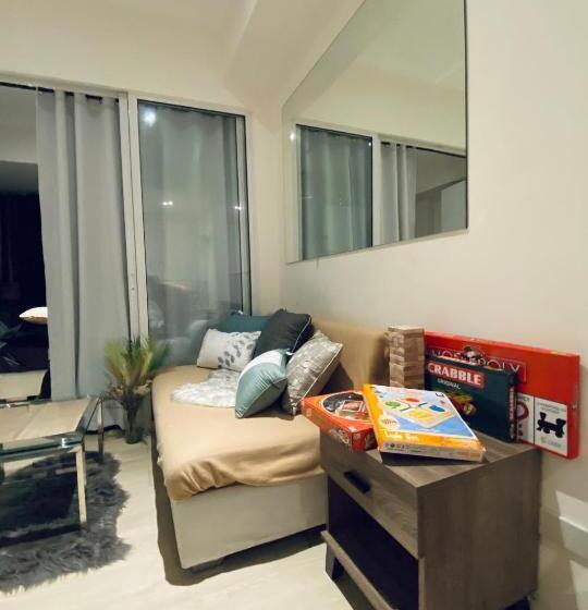 استودیو استاندارد با بالکن, 1 Bedroom Unit With Massage Chair, Karaoke, Smart Tv At Azure Urban Resort