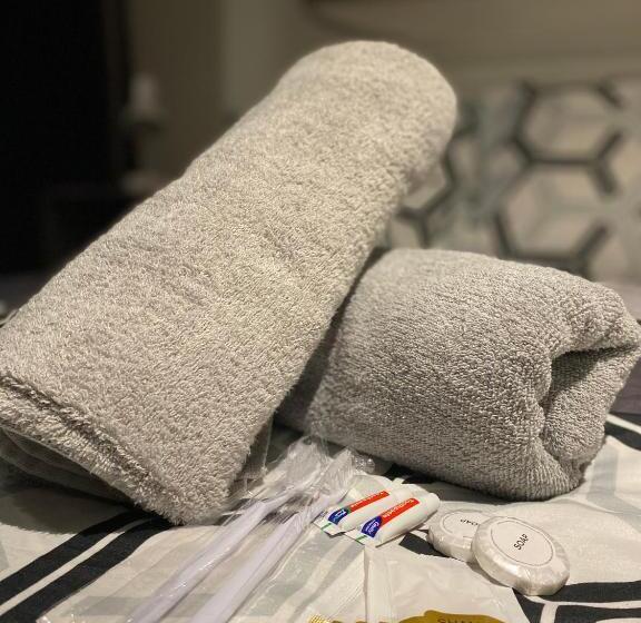 استودیو استاندارد با بالکن, 1 Bedroom Unit With Massage Chair, Karaoke, Smart Tv At Azure Urban Resort