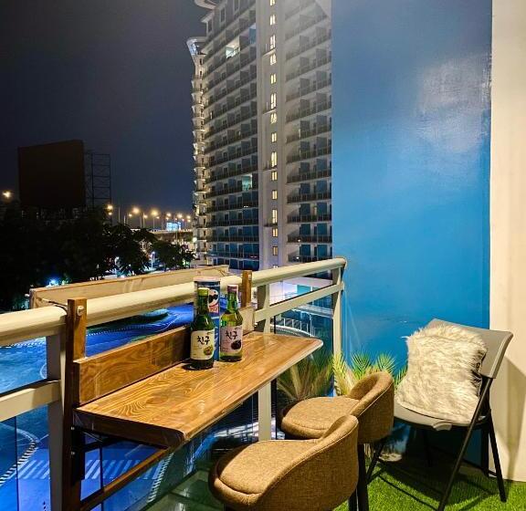 스탠다드 발코니 스튜디오, 1 Bedroom Unit With Massage Chair, Karaoke, Smart Tv At Azure Urban Resort