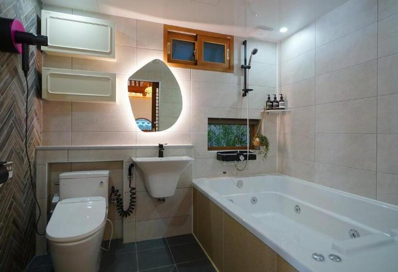 Chambre Familiale Vue Montagne, And Spring