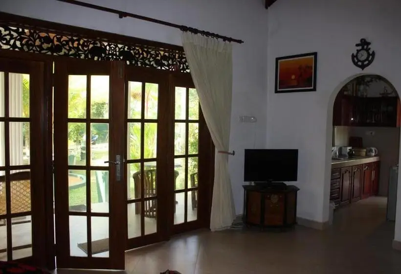 デラックスバンガロー, Aliya Lanka