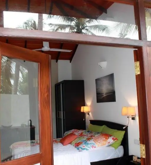 バルコニー付きデラックスルーム, Aliya Lanka