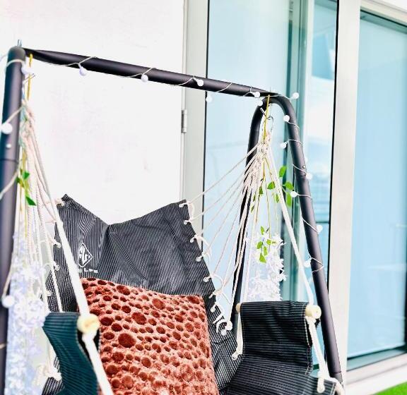 اتاق استاندارد با چشمانداز استخر, Condo In Paranaque Blisscape Azure