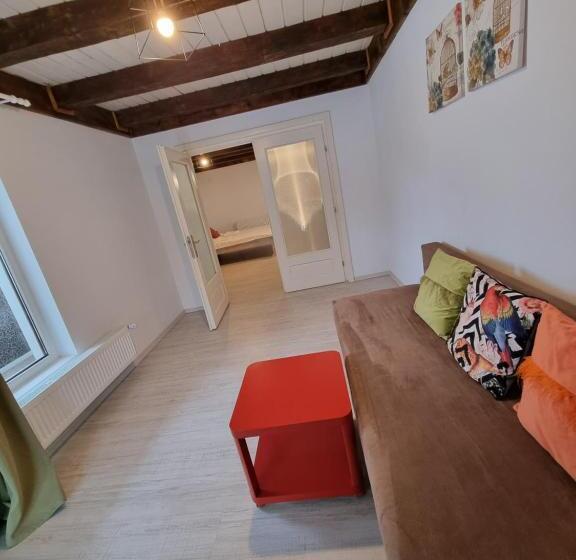 اتاق لوکس خانوادگی, Divinahome