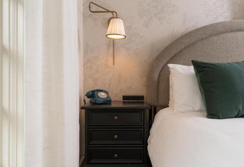 キングサイズベッドのスタンダードルーム, Petit Soleil   Bed, Breakfast And Bar
