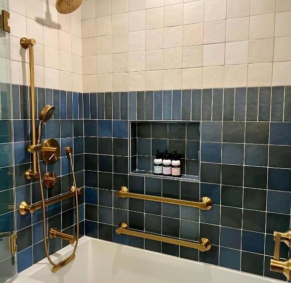 キングサイズベッドのスタンダードルーム, Petit Soleil   Bed, Breakfast And Bar