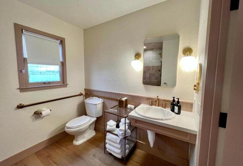 スタンダード４人部屋, Petit Soleil   Bed, Breakfast And Bar