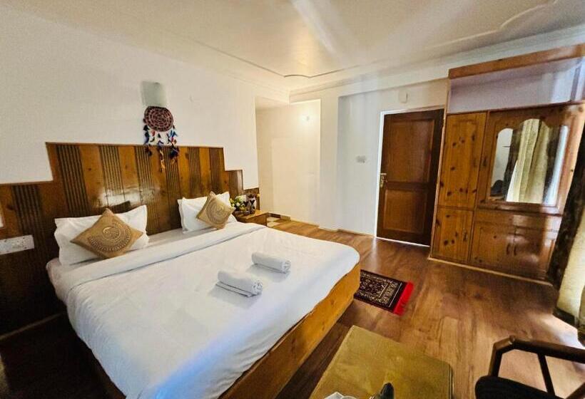 اتاق لوکس با بالکن, The Mystical Cascade Villa