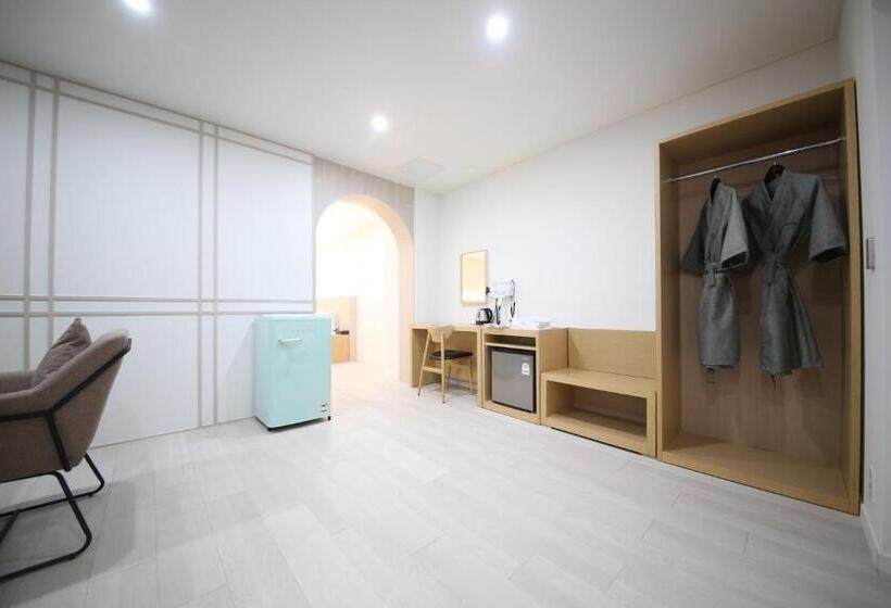 Quarto Familiar, Haru